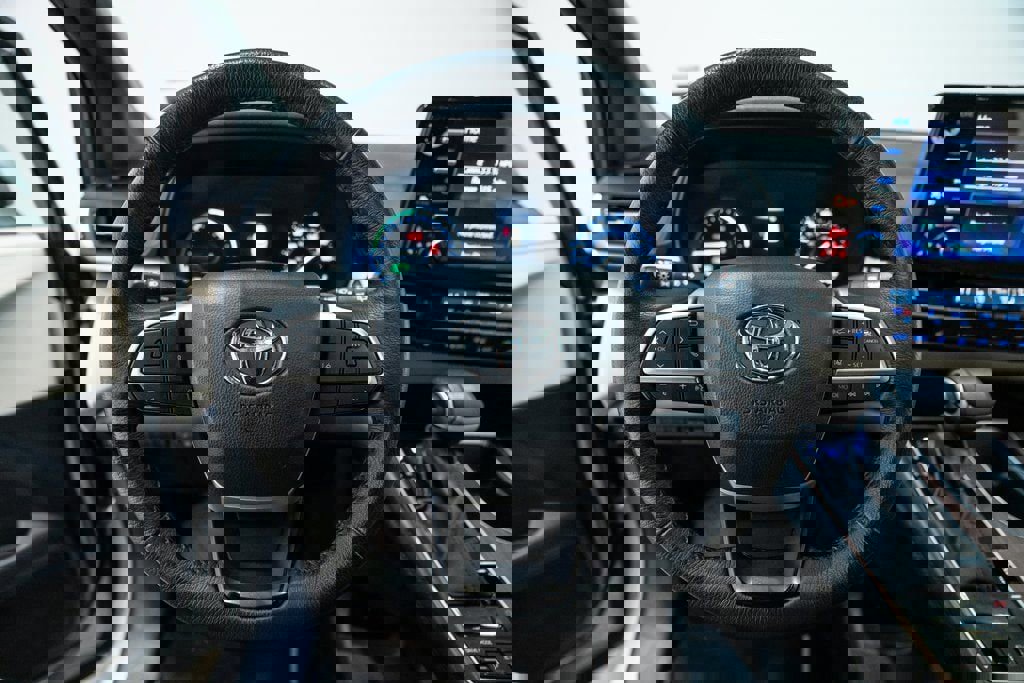 Used 2024 Toyota Sienna XLE image 16