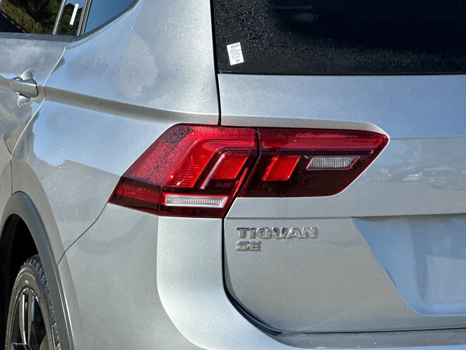 Used 2021 Volkswagen Tiguan SE R-Line image 33