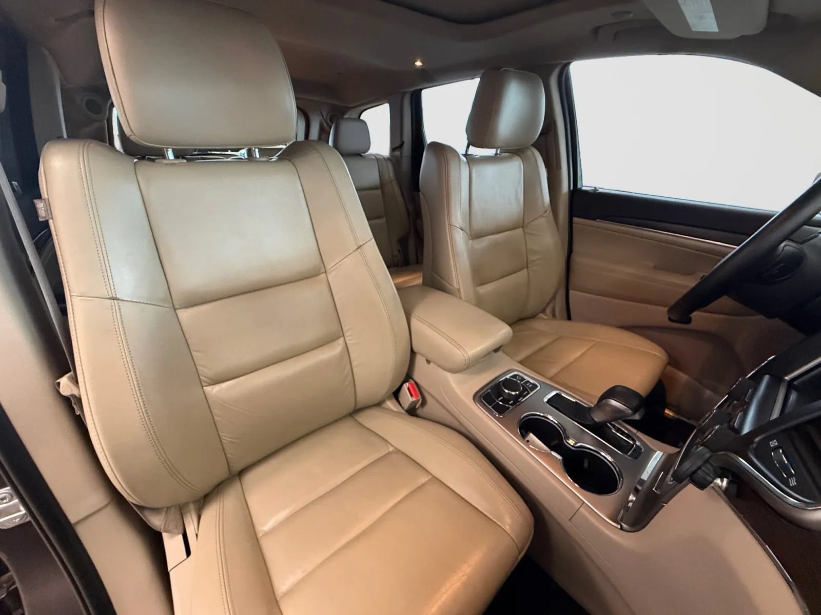 Used 2018 Jeep Grand Cherokee Limited AWD/4WD image 21