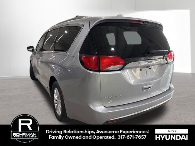 Used 2018 Chrysler Pacifica Touring-L image 10
