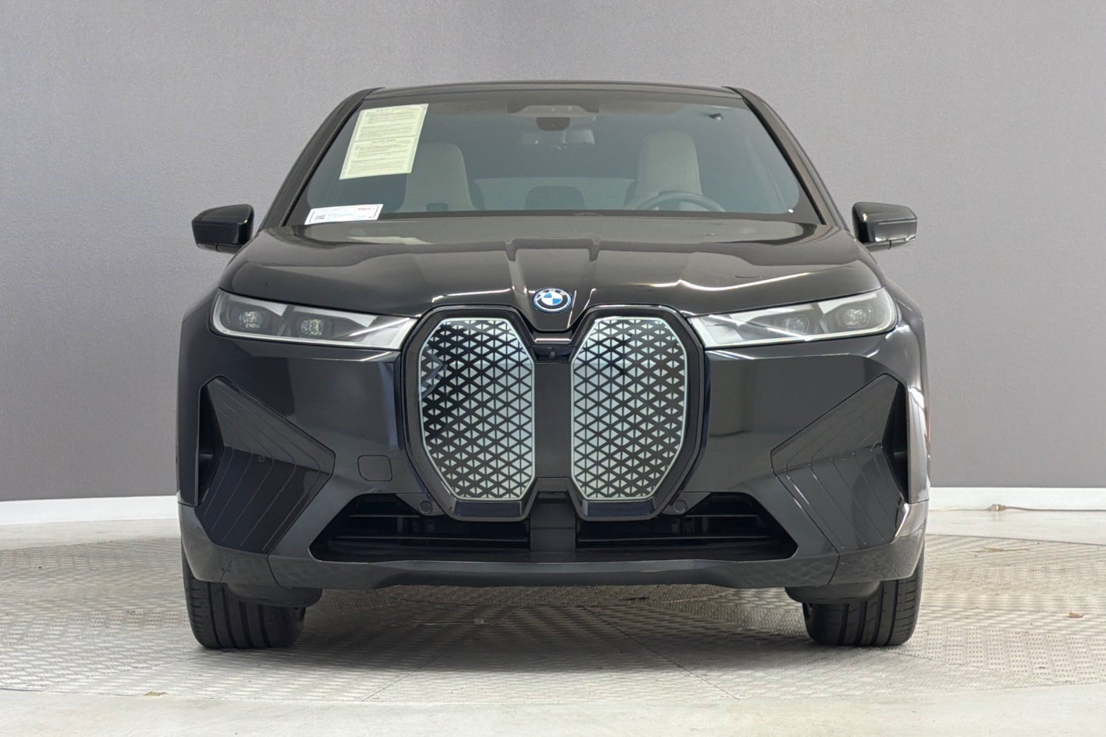 Used 2025 BMW iX xDrive50 w/ Premium Package AWD/4WD image 6