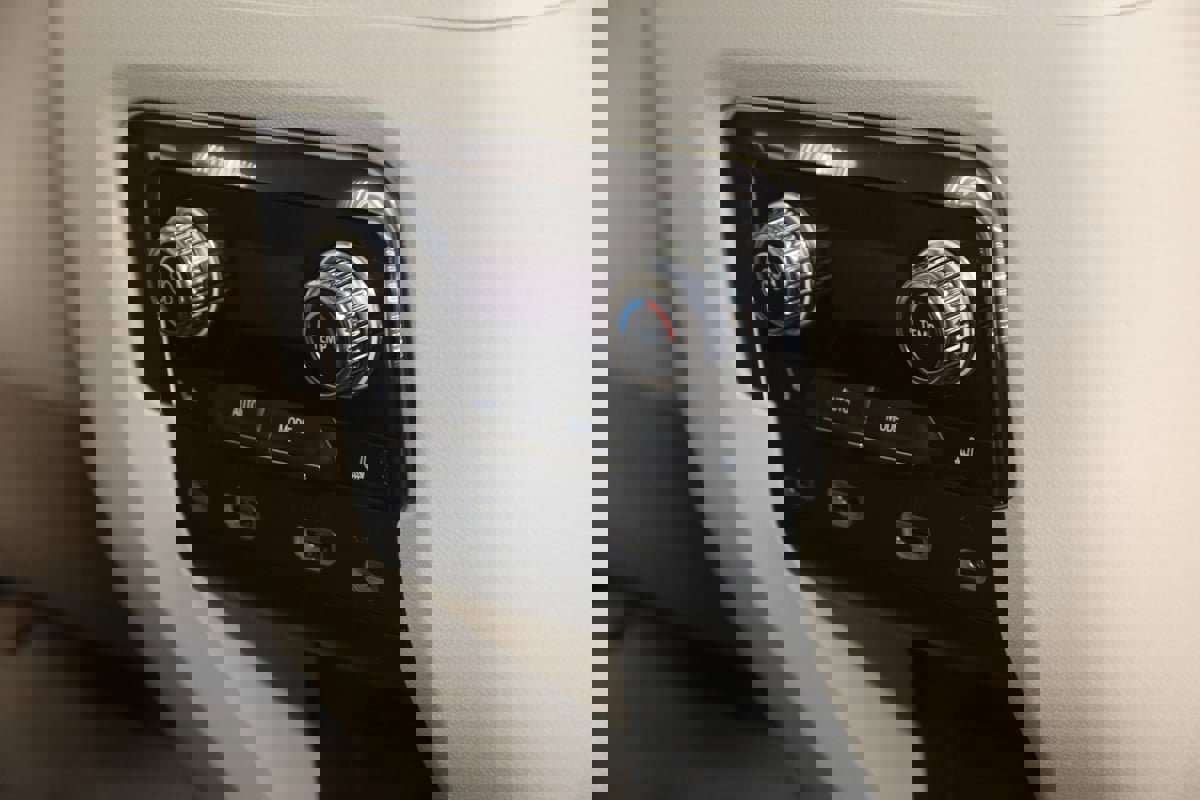 Used 2024 GMC Yukon Denali w/ Denali Reserve Package image 17