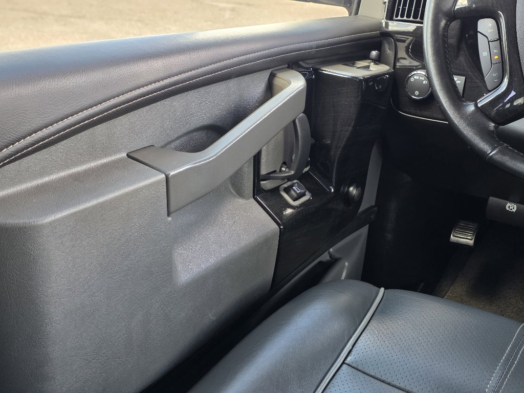 Used 2019 Chevrolet Express 2500 Extended w/ Enhanced Convenience Package image 7