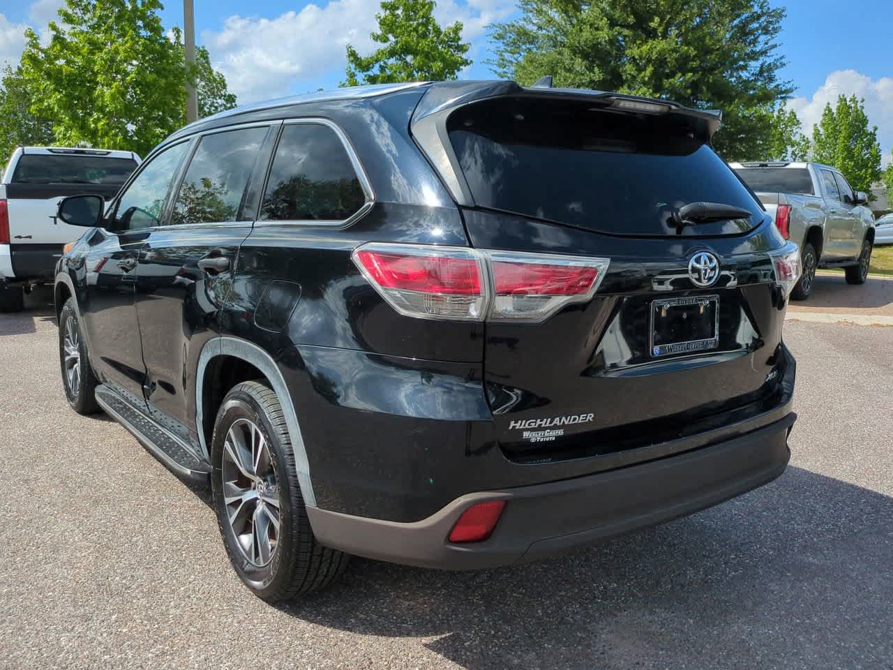 Certified 2016 Toyota Highlander XLE FWD image 4
