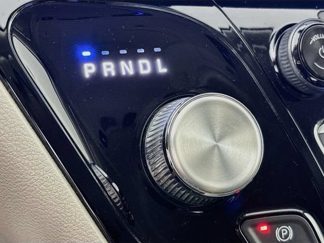 Used 2021 Chrysler Pacifica Touring-L FWD image 17