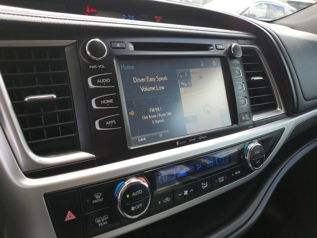 Used 2019 Toyota Highlander SE w/ Nightshade Edition image 29