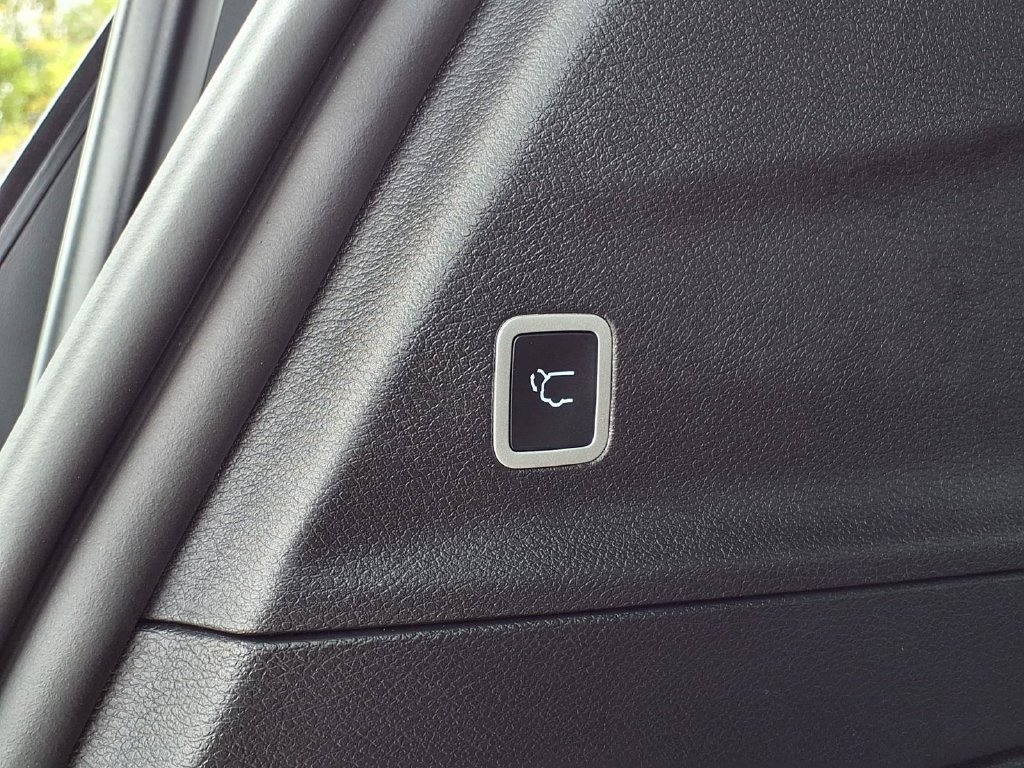 Used 2026 Chrysler Pacifica Select FWD image 19