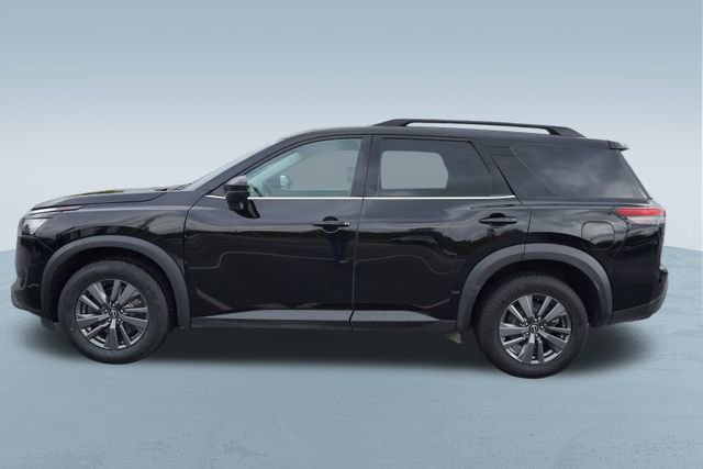 Used 2023 Nissan Pathfinder SV image 4