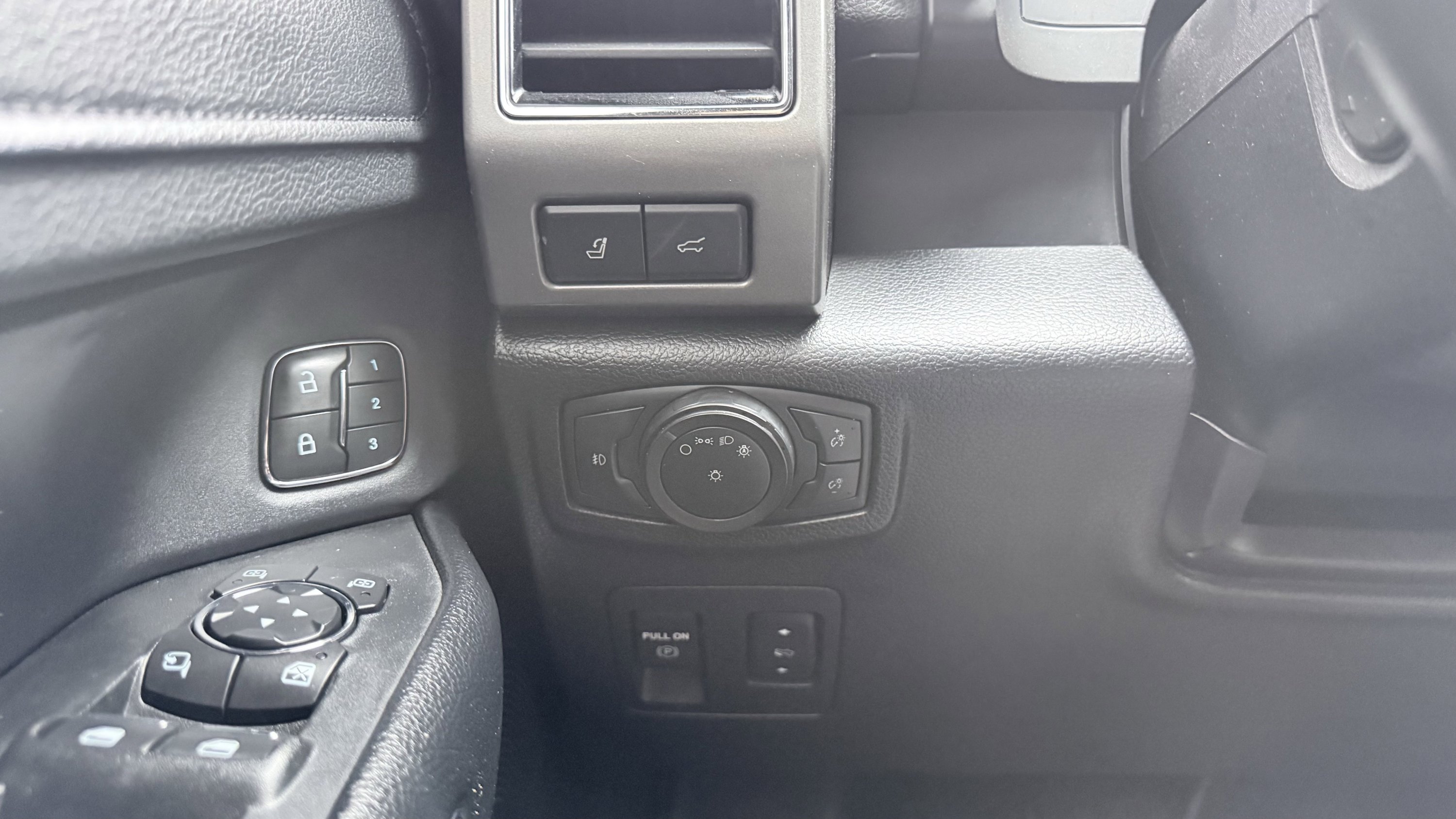 Used 2018 Ford Expedition Max XLT w/ Equipment Group 202A RWD image 68