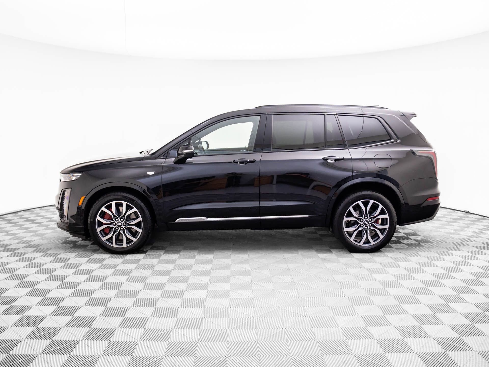 Certified 2024 Cadillac XT6 Sport w/ Technology Package image 2