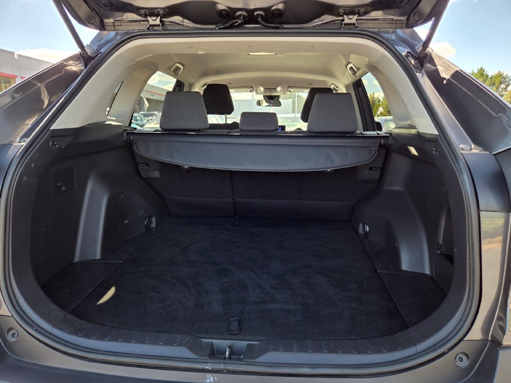 Used 2024 Toyota RAV4 XLE FWD image 12
