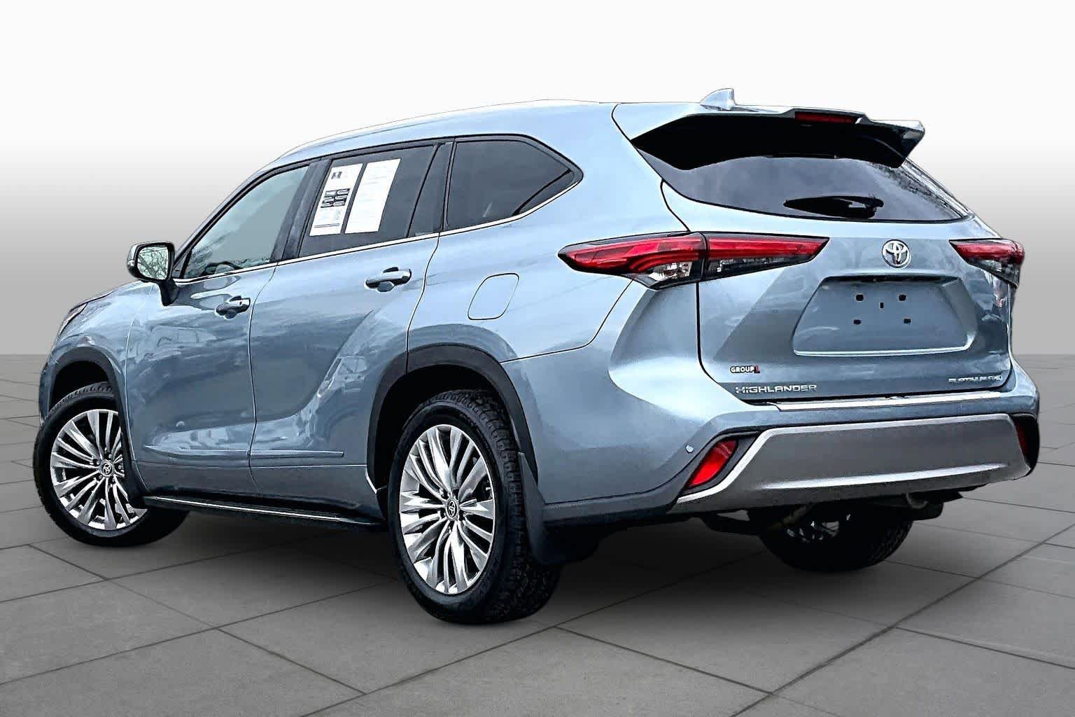 Used 2023 Toyota Highlander Platinum AWD/4WD image 12