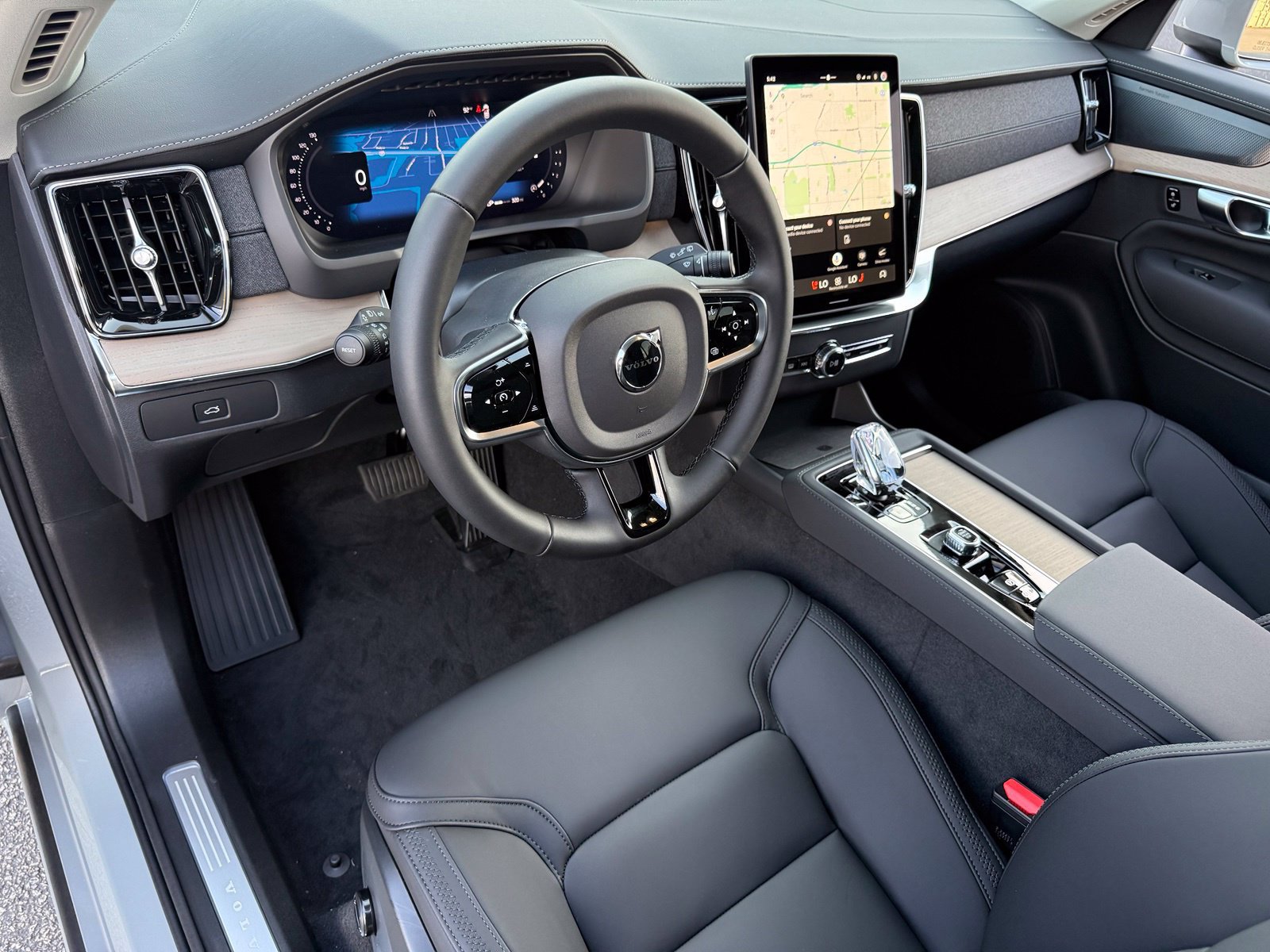 New 2027 Volvo XC90 B6 Plus AWD/4WD image 13