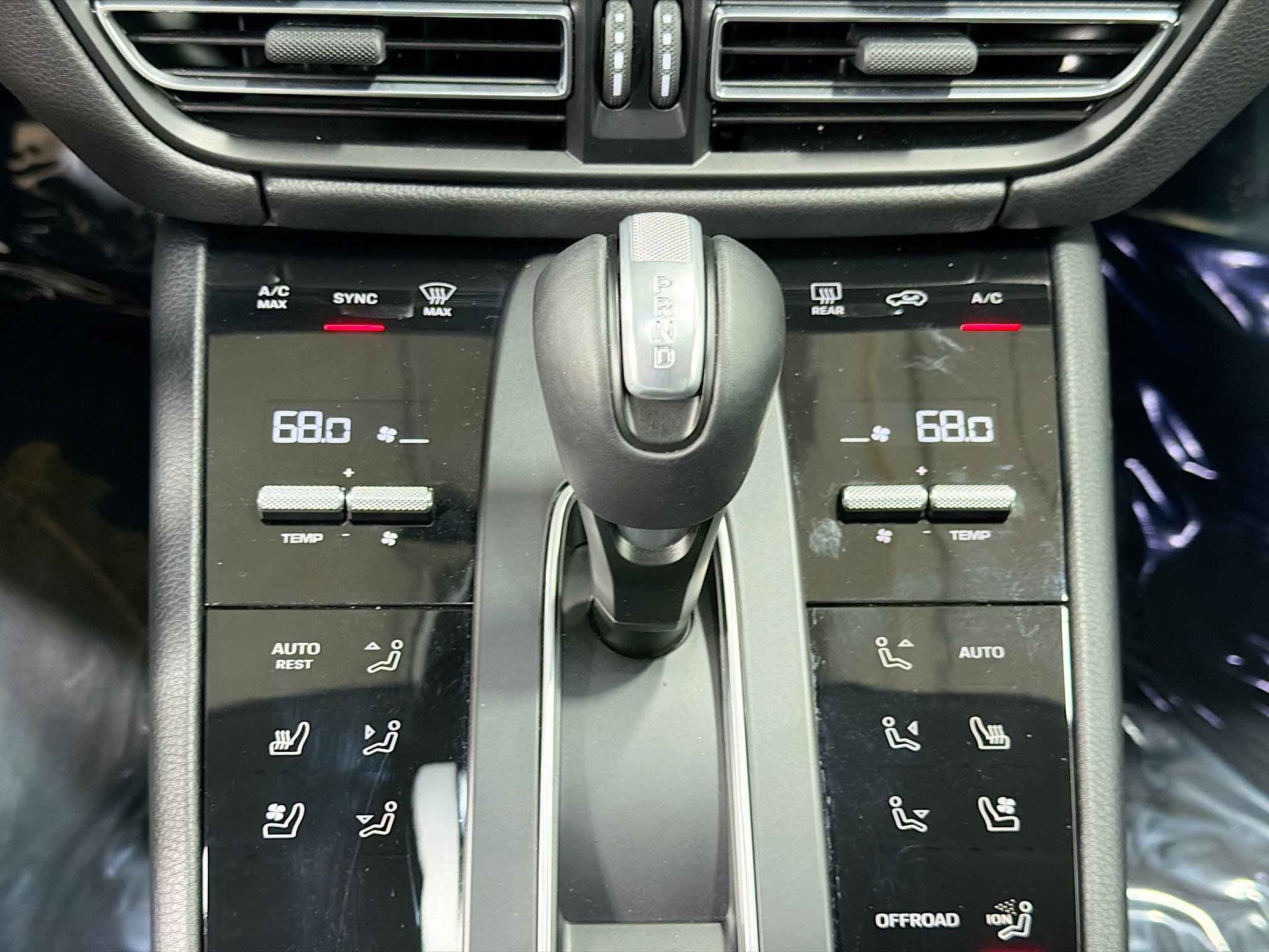 Certified 2026 Porsche Macan AWD/4WD image 34