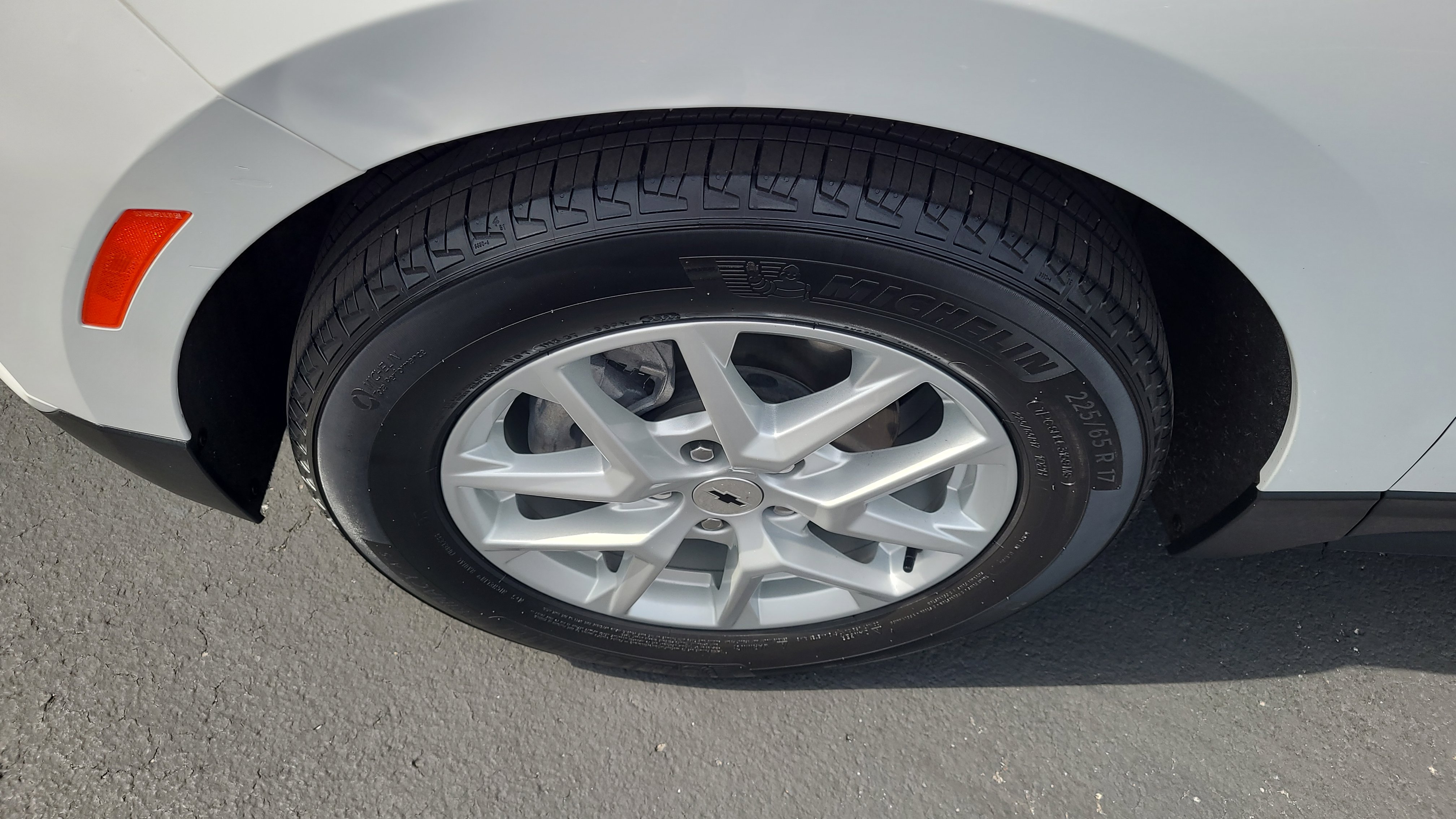 Used 2022 Chevrolet Equinox Premier w/ Redline Edition FWD image 6