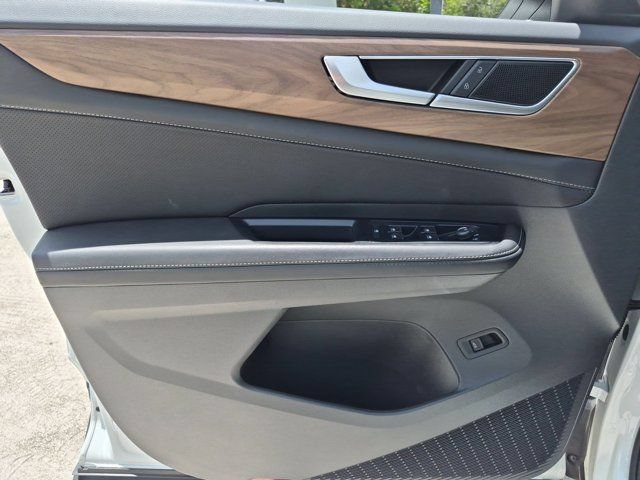 Used 2025 Volkswagen Atlas SE FWD image 11