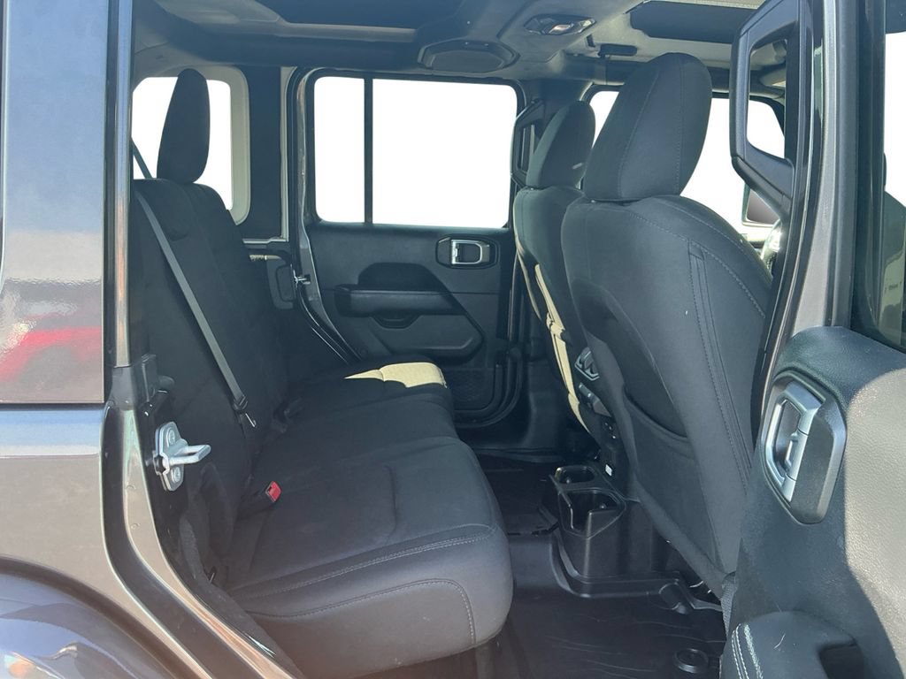 Used 2018 Jeep Wrangler Unlimited Sahara AWD/4WD image 23