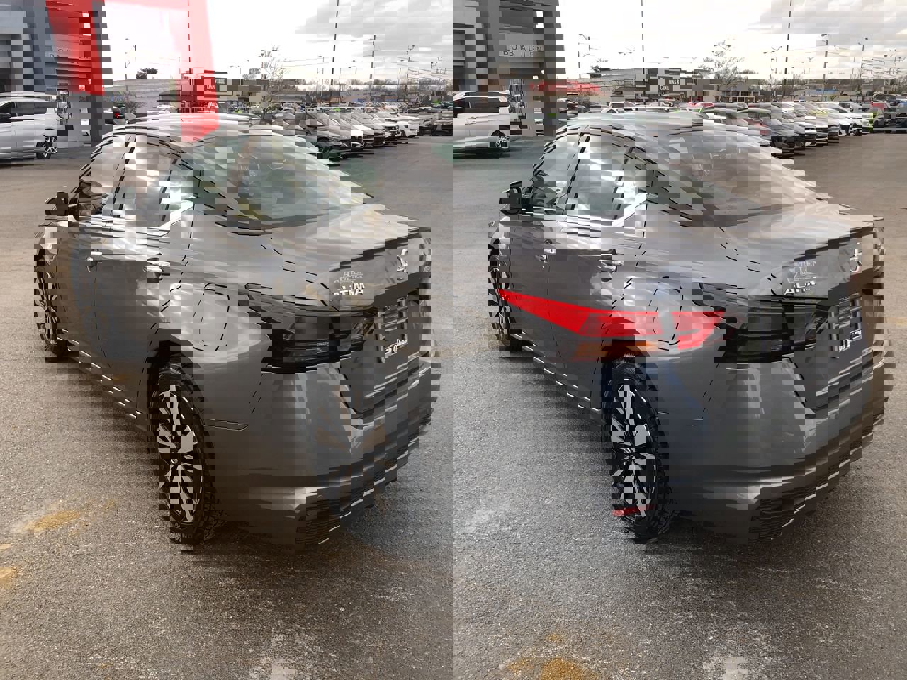 Used 2022 Nissan Altima 2.5 SV image 12