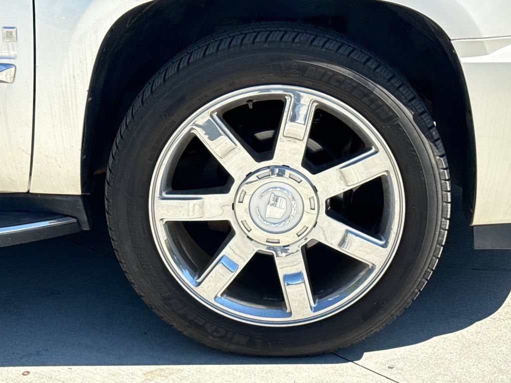 Used 2007 Cadillac Escalade AWD w/ Information Package image 11
