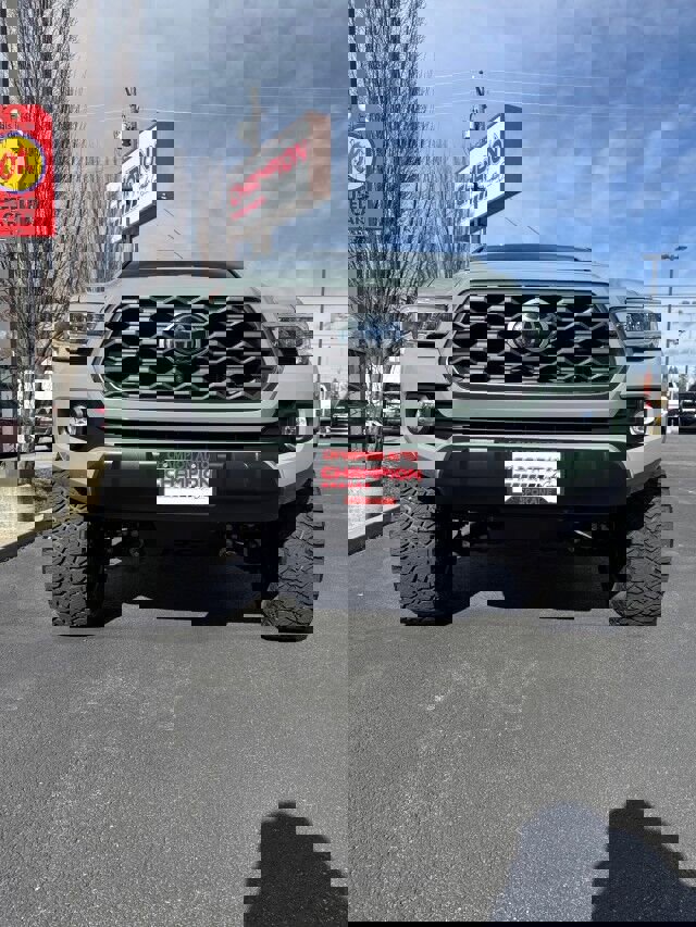 Used 2022 Toyota Tacoma TRD Sport w/ TRD Premium Sport Package AWD/4WD image 3