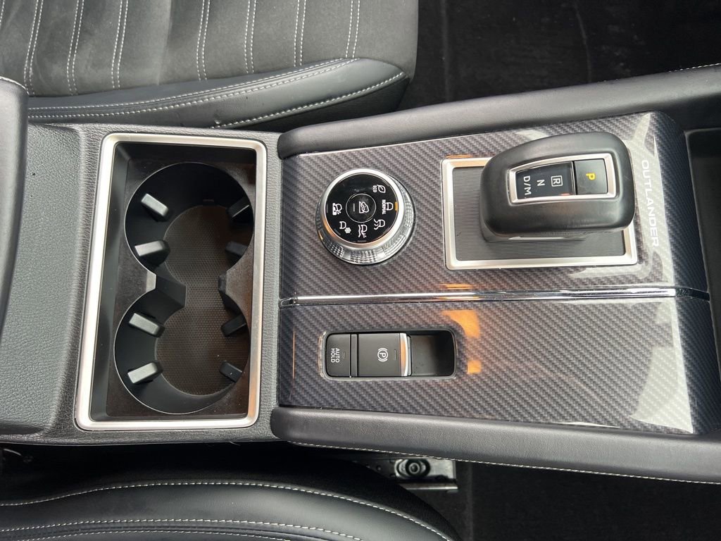 Used 2024 Mitsubishi Outlander SE image 24