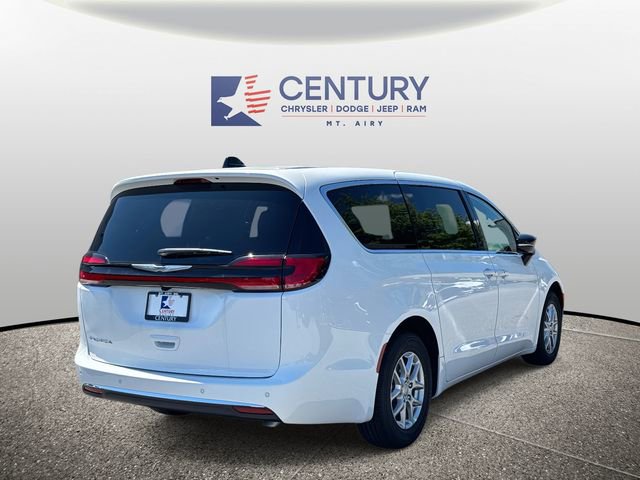 New 2026 Chrysler Pacifica Select image 2