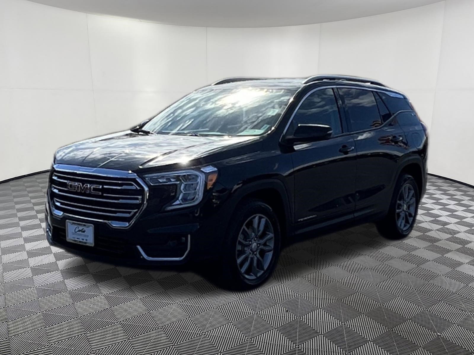 Used 2024 GMC Terrain SLT image 3
