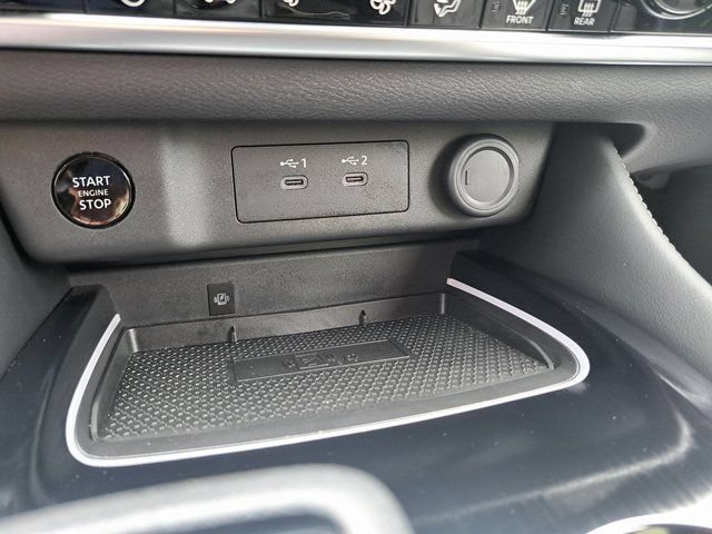 Used 2025 Nissan Rogue Platinum FWD image 17