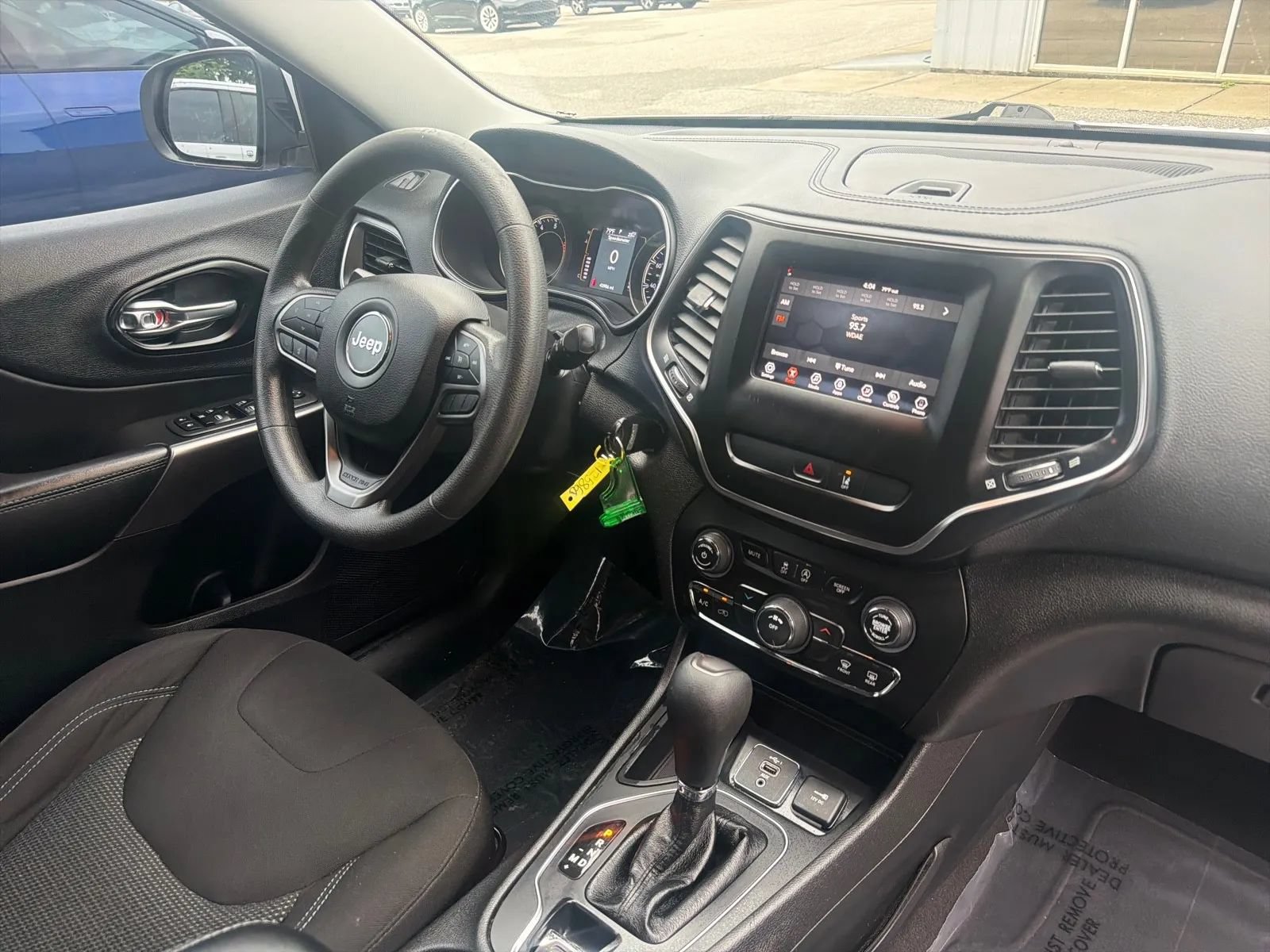 Used 2021 Jeep Cherokee Latitude FWD image 20
