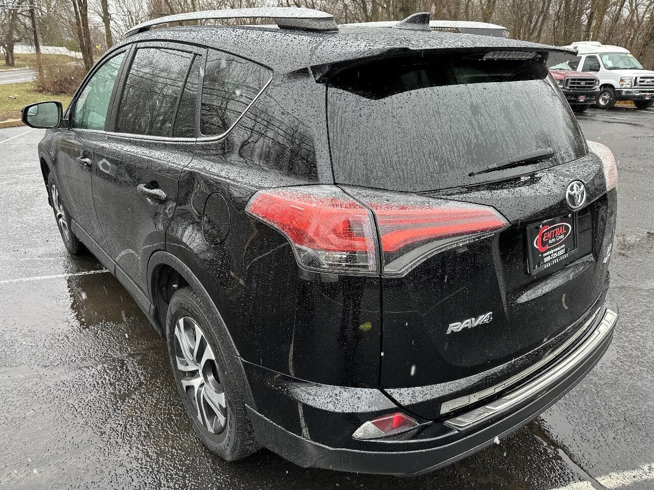 Used 2017 Toyota RAV4 LE image 8