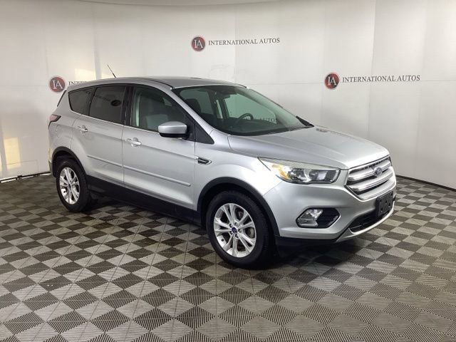 Used 2017 Ford Escape SE image 3