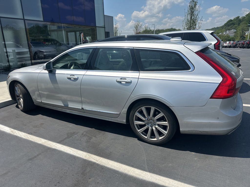 Used 2020 Volvo V90 T5 Inscription FWD image 2