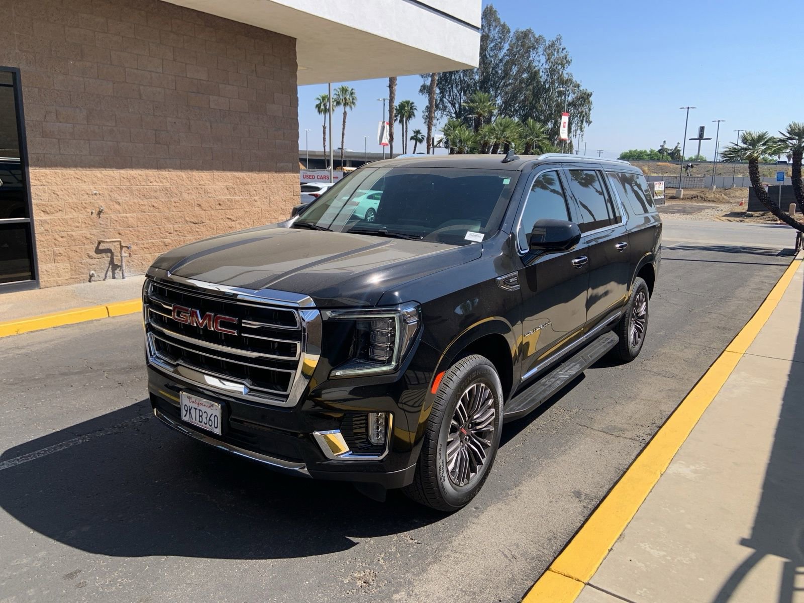 Used 2023 GMC Yukon XL SLT RWD image 2