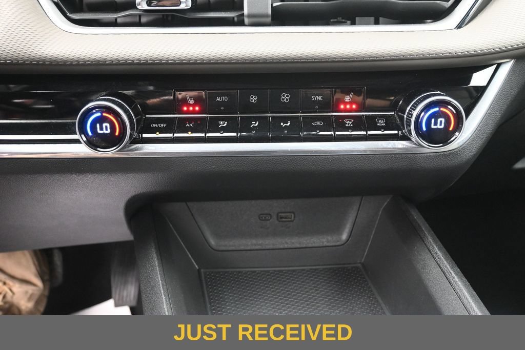 Used 2025 Chevrolet Equinox LT w/ Convenience Package II FWD image 13