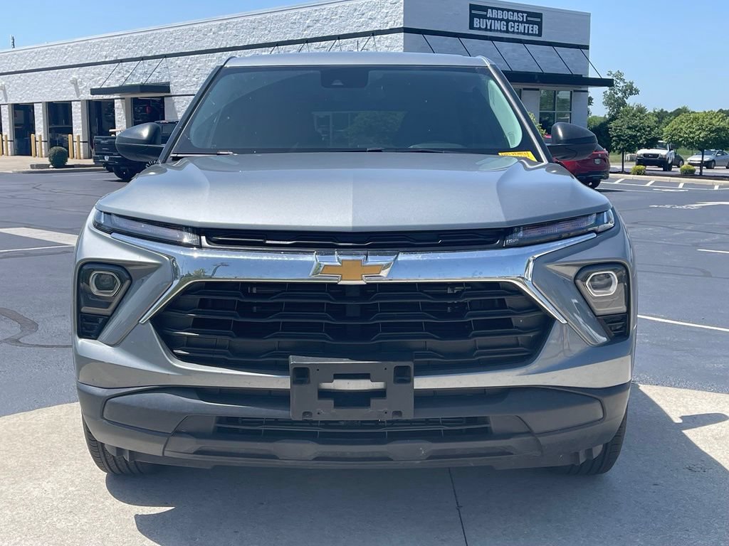 Used 2024 Chevrolet TrailBlazer LS w/ LS Convenience Package FWD image 2