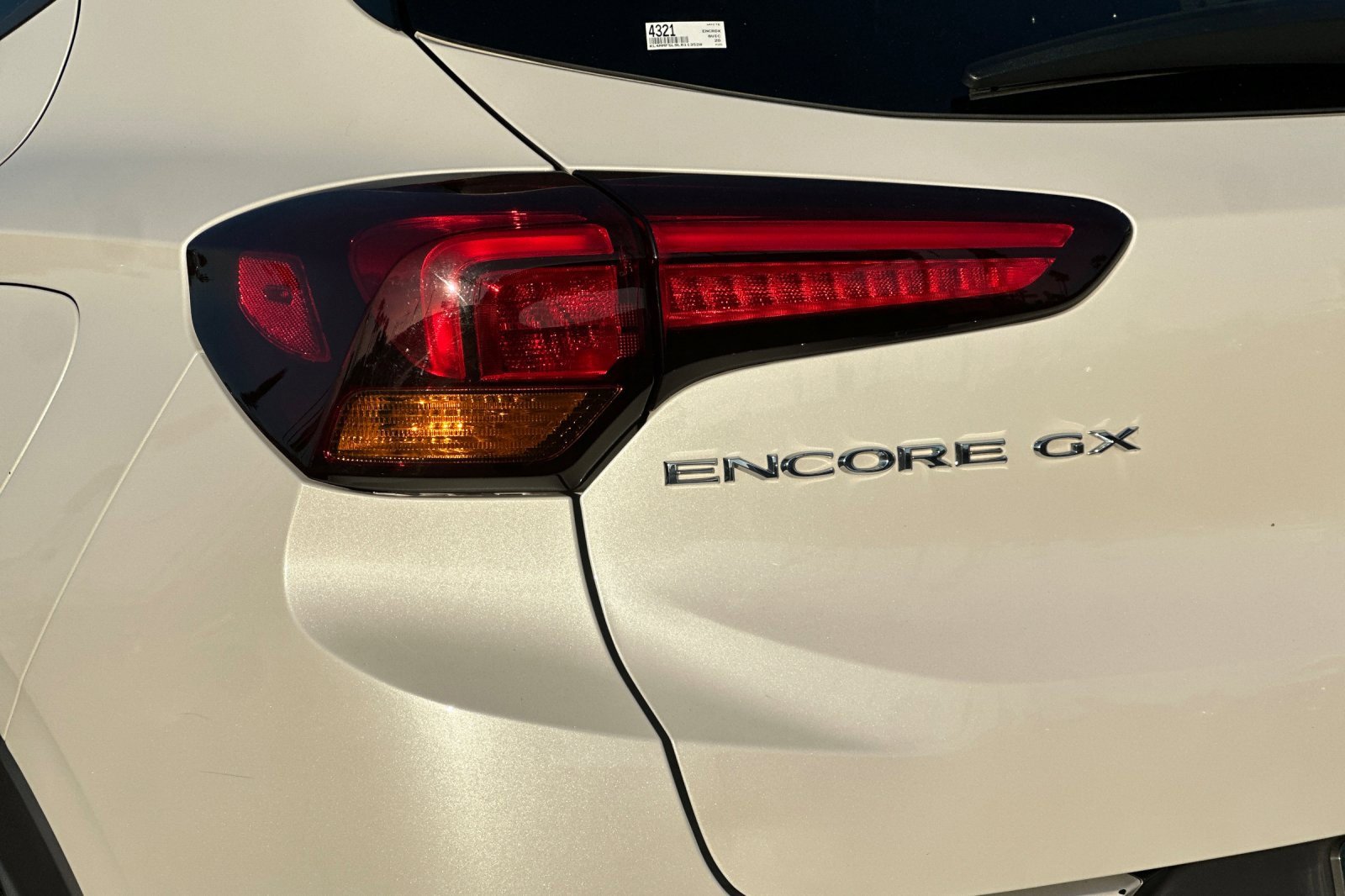 Used 2020 Buick Encore GX Essence image 27