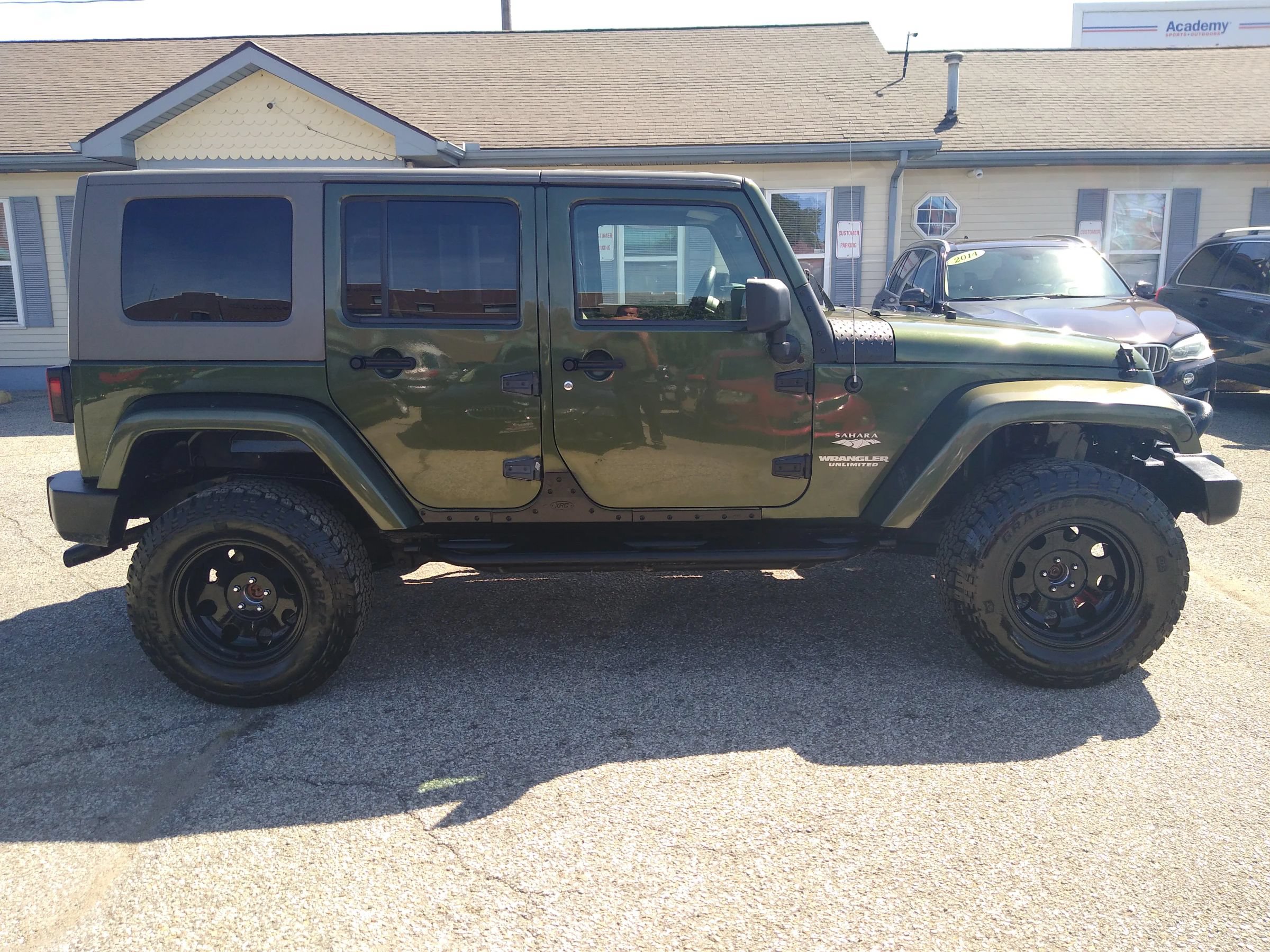 Used 2008 Jeep Wrangler Unlimited Sahara AWD/4WD image 4