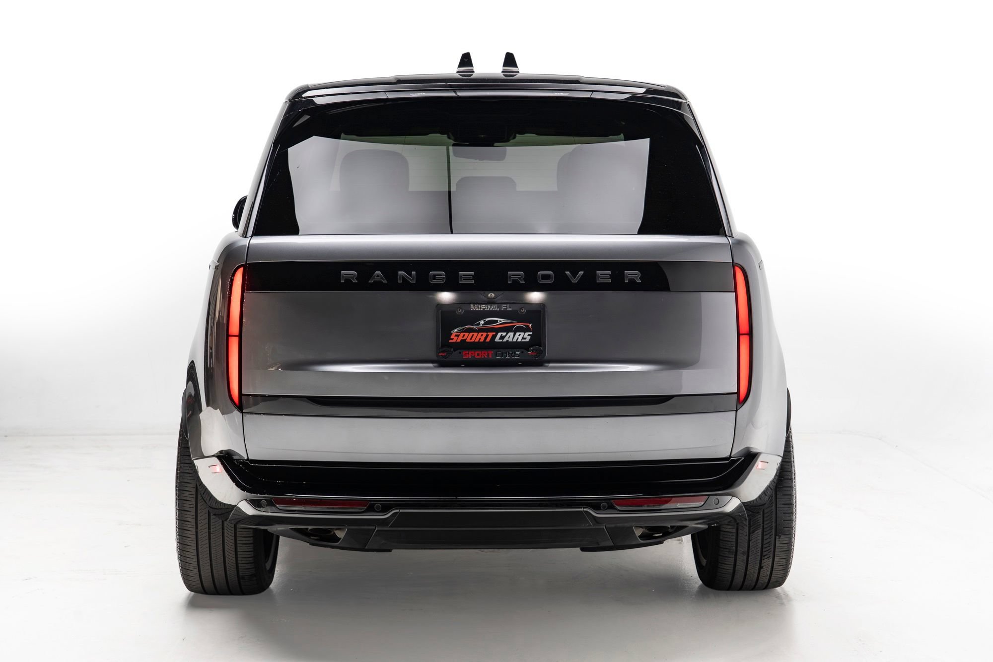 Used 2025 Land Rover Range Rover SE AWD/4WD image 9