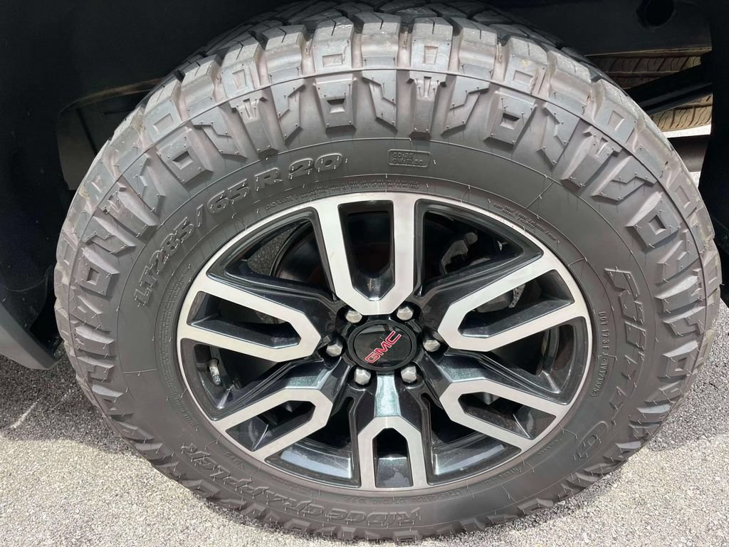 Used 2024 GMC Sierra 1500 AT4 w/ Technology Package AWD/4WD image 13