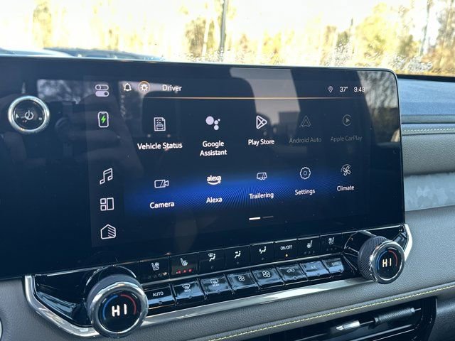 Used 2024 Chevrolet Colorado ZR2 w/ ZR2 Convenience Package III image 32