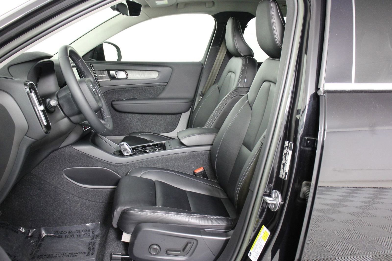 Used 2023 Volvo XC40 B5 Ultimate w/ Climate Package AWD/4WD image 31