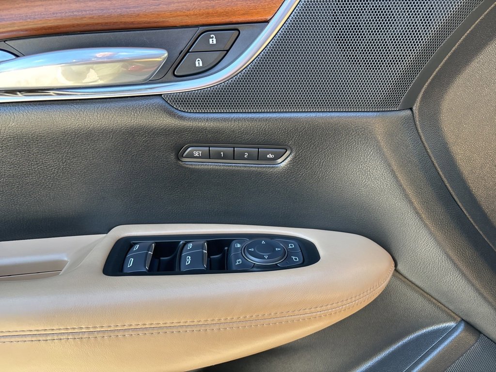 Used 2017 Cadillac XT5 Platinum w/ Driver Assist Package image 14