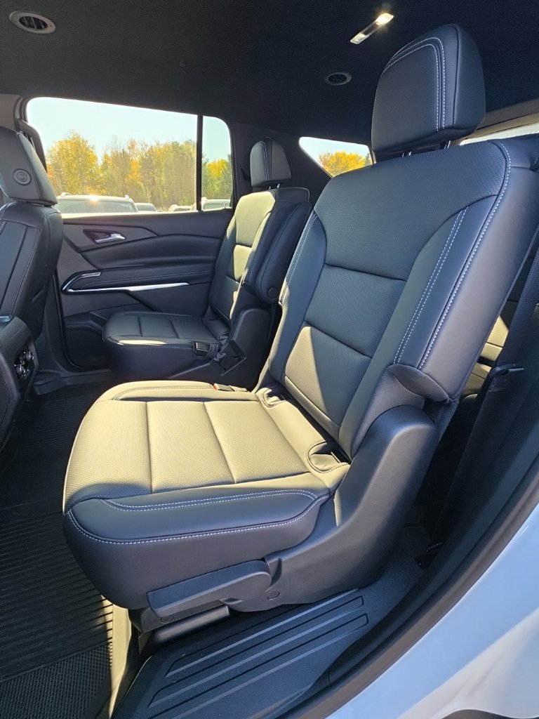 New 2027 Chevrolet Traverse LT w/ Driver Confidence Package FWD image 9