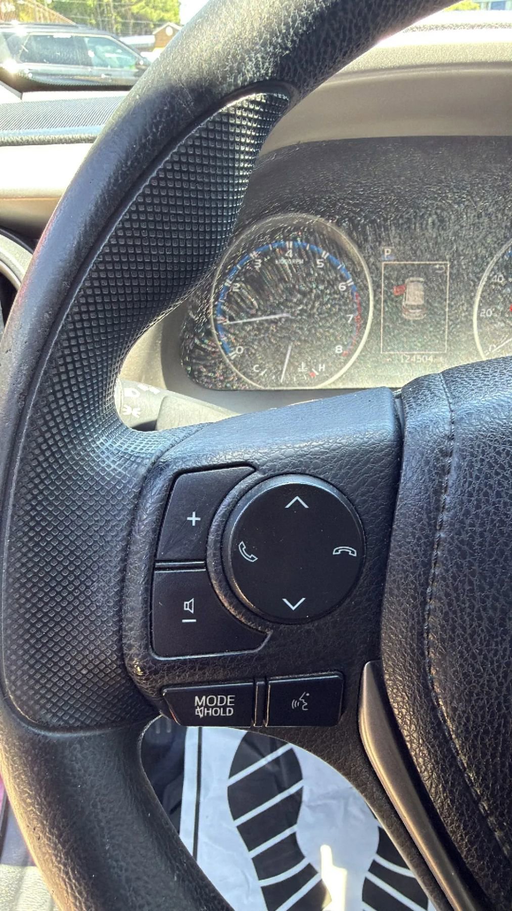 Used 2018 Toyota RAV4 LE FWD image 14