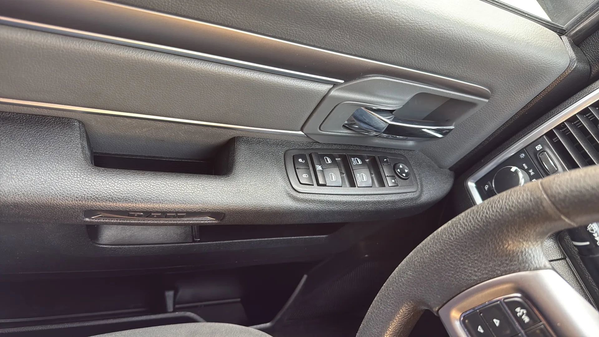 Used 2022 RAM 1500 Classic SLT w/ Protection Group AWD/4WD image 19