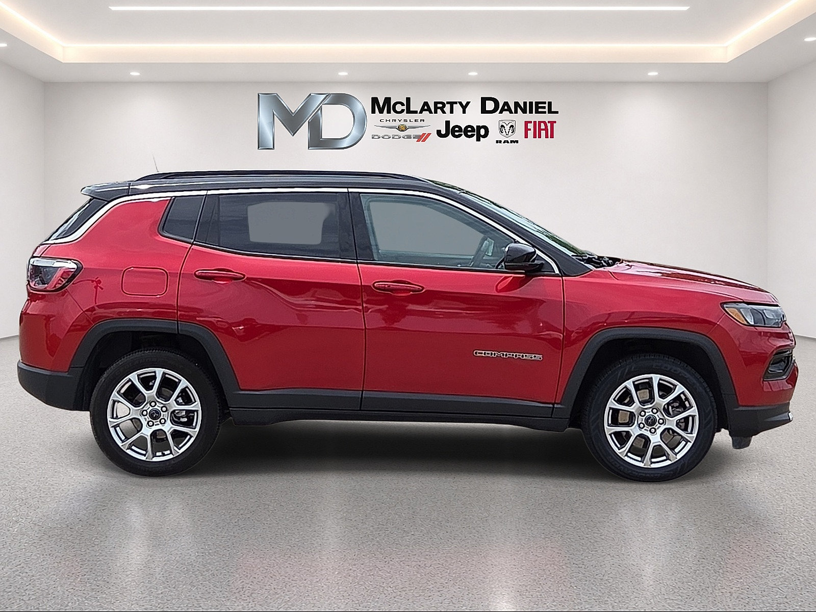 Used 2025 Jeep Compass Limited AWD/4WD image 6