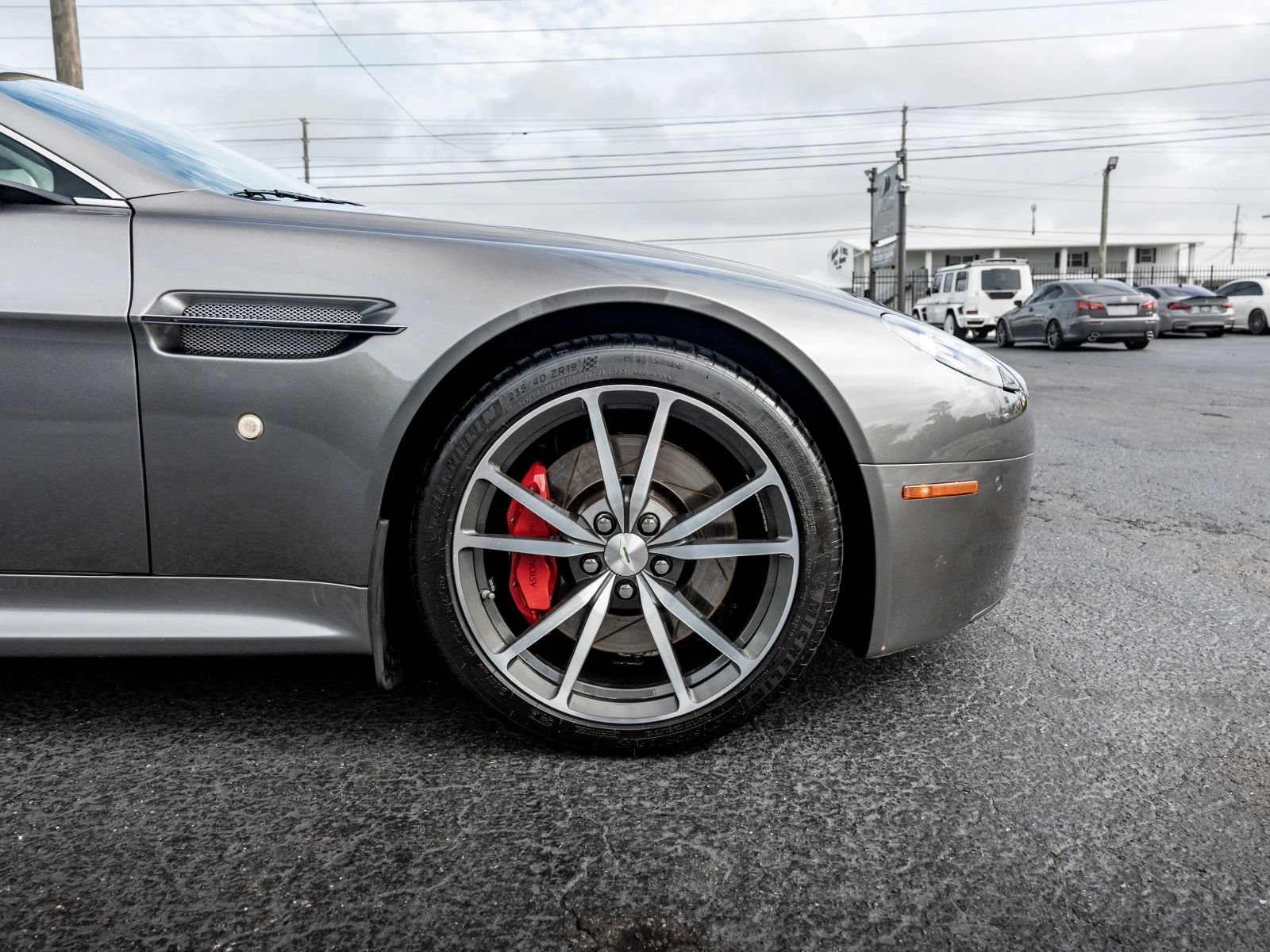 Used 2011 Aston Martin V8 Vantage Coupe RWD image 12