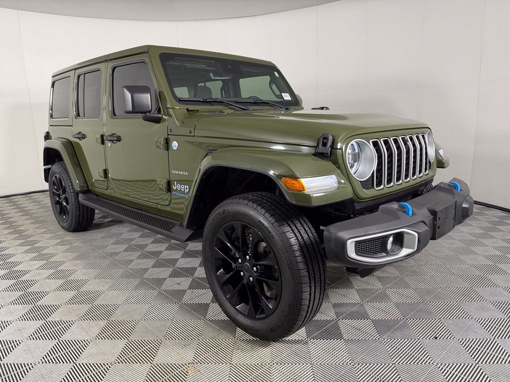 Used 2024 Jeep Wrangler Unlimited Sahara w/ Technology Group AWD/4WD image 2