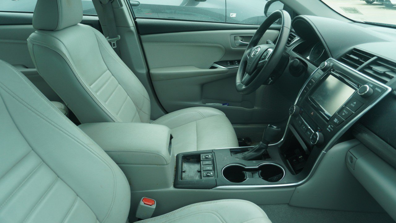 Used 2015 Toyota Camry XLE w/ Moonroof Package FWD image 10