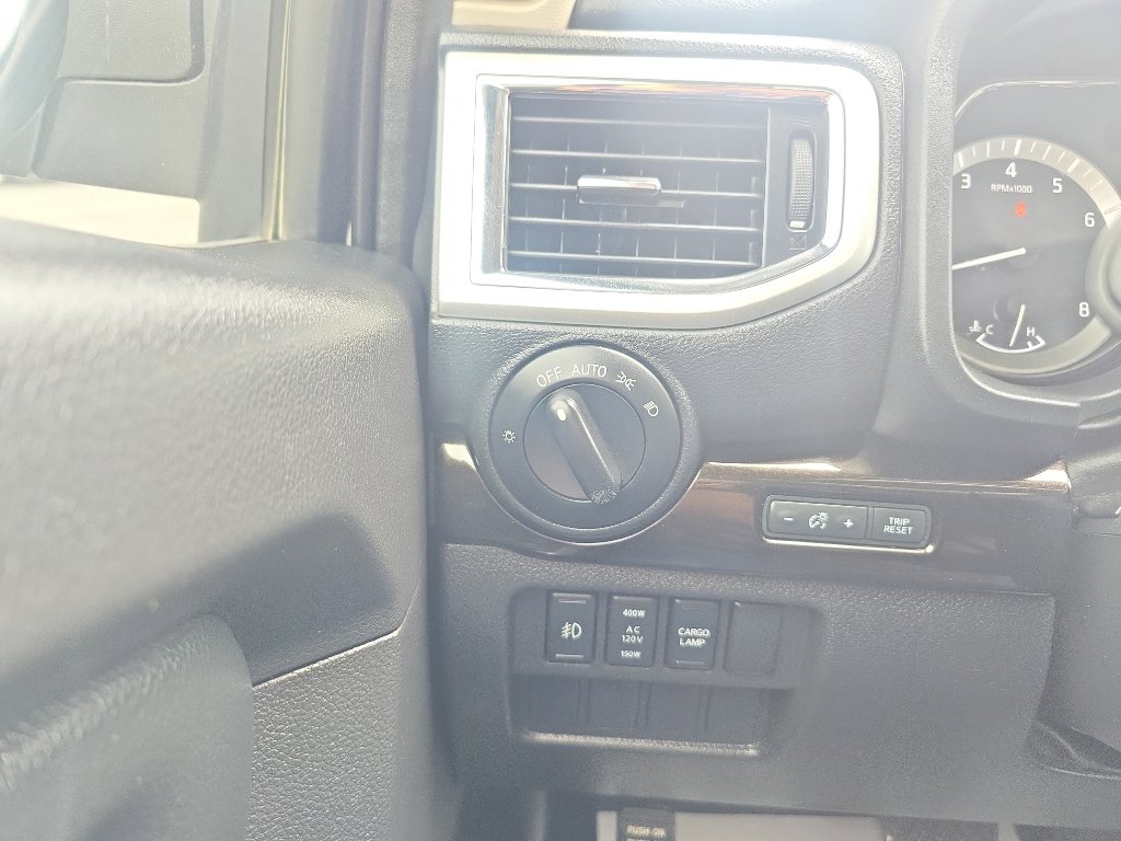 Used 2017 Nissan Titan SV image 22